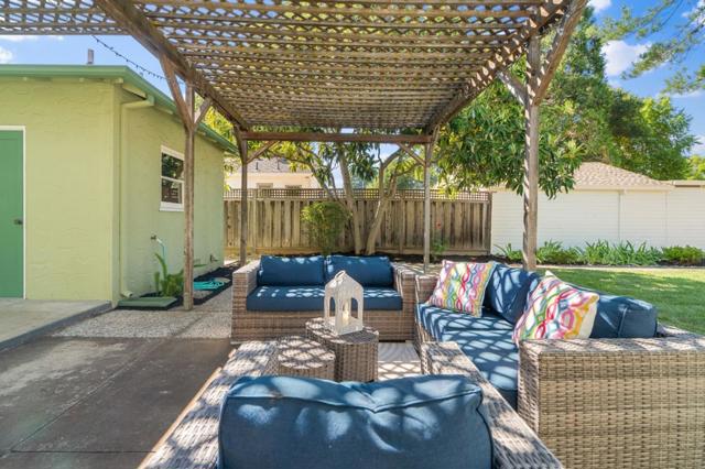 47 Fillmer Avenue, Los Gatos CA: https://media.crmls.org/mediaz/79d881af-6429-463f-89c9-ed10f7da9c44.jpg