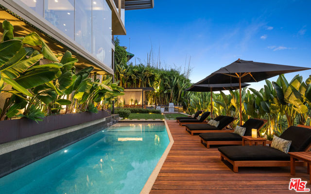 1659 Waynecrest Drive, Beverly Hills CA: https://media.crmls.org/mediaz/79d92866-0eef-4d98-9f2c-7d8beefc9f3c.jpg