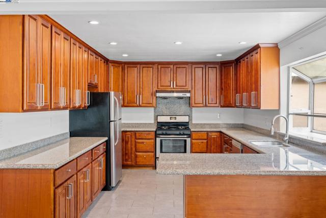 4321 Kingswood Dr, Concord CA: https://media.crmls.org/mediaz/79d97a28-6210-4f96-bc8e-4cd3cb332334.jpg