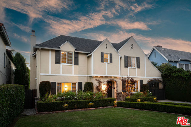 543 N June Street, Los Angeles CA: https://media.crmls.org/mediaz/79d9856f-25f0-45e8-92c3-fd89dffc336a.jpg