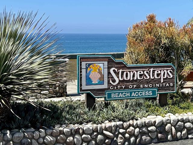 569 N Vulcan Ave, Encinitas CA: https://media.crmls.org/mediaz/79d9b4aa-9731-44e9-ab9c-eacf29909c8e.jpg