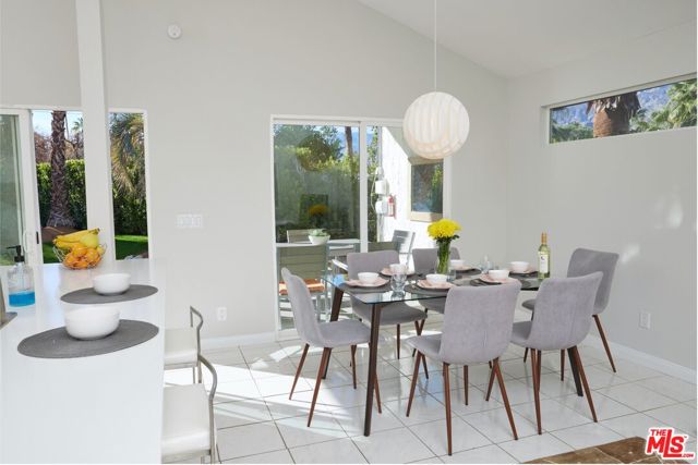 2291 E Calle Papagayo, Palm Springs CA: https://media.crmls.org/mediaz/79d9fb76-d80d-4b35-881d-737903f56af8.jpg