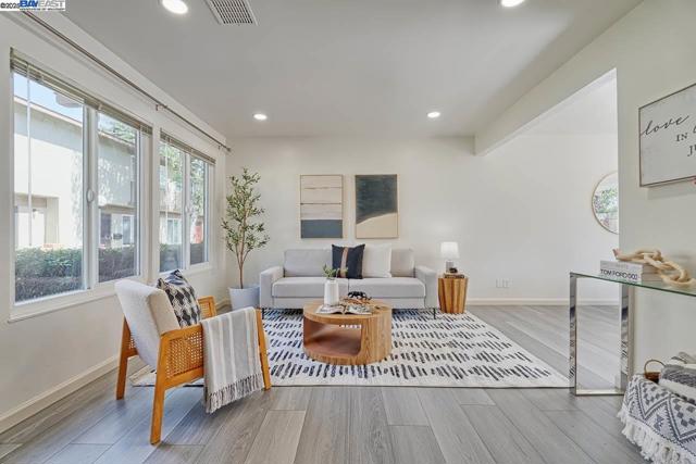 4654 Balboa Way, Fremont CA: https://media.crmls.org/mediaz/79da066f-8741-42e3-9ff5-3f6aa4c59037.jpg