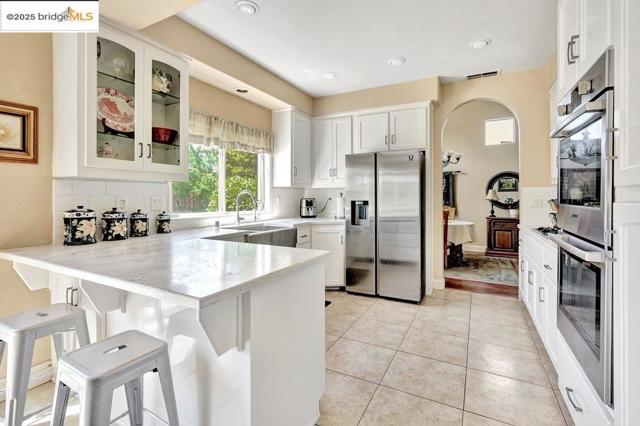 1281 Sea Vista Dr, Brentwood CA: https://media.crmls.org/mediaz/79dacba9-cb90-402a-aa25-0d4e2f5465aa.jpg