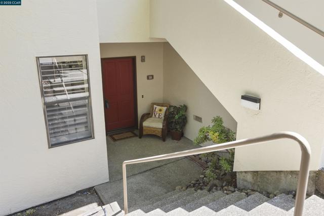 1285 Avenida Sevilla, Walnut Creek CA: https://media.crmls.org/mediaz/79dad040-c11c-4820-97a6-d04c0aa0f593.jpg