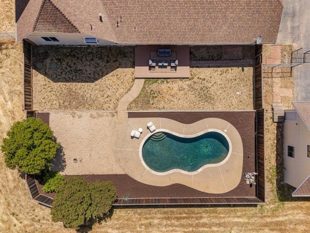 10980 New Avenue, Gilroy CA: https://media.crmls.org/mediaz/79daee68-1a2b-451a-8305-37bd4ee6ef6c.jpg