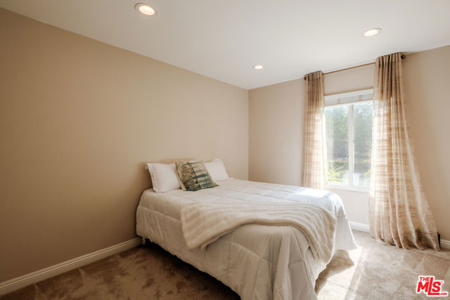 3194 Rossini Place, Topanga CA: https://media.crmls.org/mediaz/79db00ad-a071-4fcf-8f7e-3dd2d92c9f86.jpg