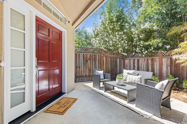 1687 Silverwood Ct, Danville CA: https://media.crmls.org/mediaz/79db3f14-cd9b-4eb4-9745-419a80cdf8a2.jpg