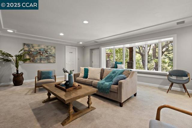 3949 Canyon Rd, Lafayette CA: https://media.crmls.org/mediaz/79db5c20-0b41-41a0-a6a1-d3e0833fa9d2.jpg