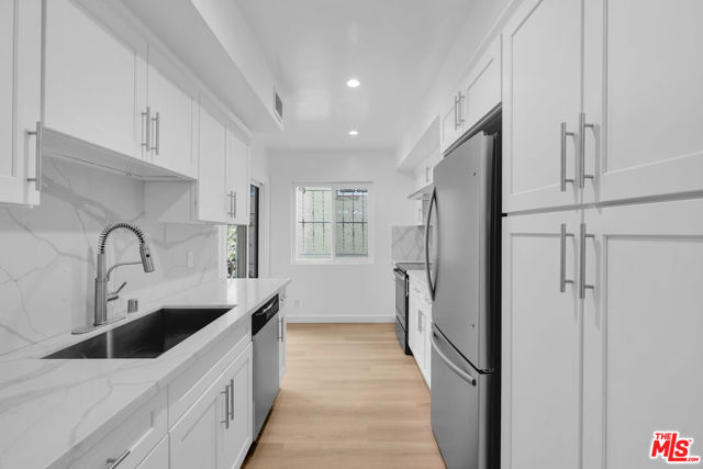 7949 Selma Avenue, West Hollywood CA: https://media.crmls.org/mediaz/79db9763-4f40-4159-a80d-de8579ef9da0.jpg
