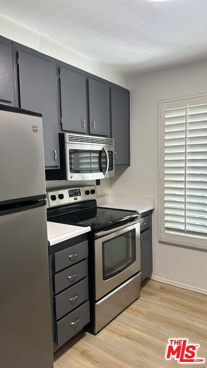 10205 Summertime Lane, Culver City CA: https://media.crmls.org/mediaz/79dc4476-75fe-4efe-a8e5-a20544b25931.jpg