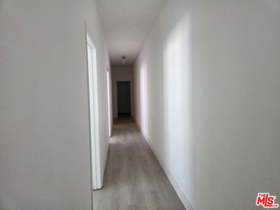 https://media.crmls.org/mediaz/79dc4a29-beba-40d2-a3cd-eab80cabd590.jpg?preset=X-Large