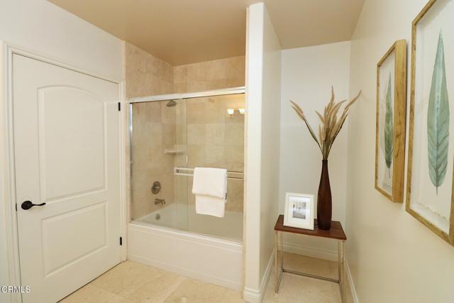 Detail Gallery Image 21 of 34 For 3855 Ingraham St #204,  Los Angeles,  CA 90005 - 3 Beds | 2 Baths