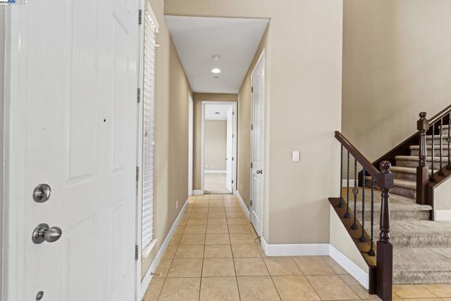2255 Sugarloaf Ct, Brentwood CA: https://media.crmls.org/mediaz/79dd1c8d-e63d-4d2d-bb5b-ab810f5ae54b.jpg