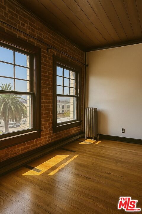 2121 James M Wood Boulevard, Los Angeles CA: https://media.crmls.org/mediaz/79dd3251-3ec0-43a8-bf45-4dee23c7325a.jpg