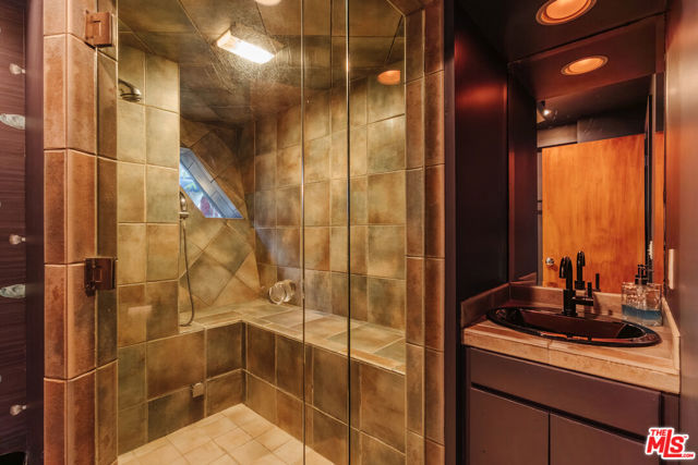 6894 Pacific View Drive, Los Angeles CA: https://media.crmls.org/mediaz/79dd4798-5421-4f61-9401-ade8735e215d.jpg