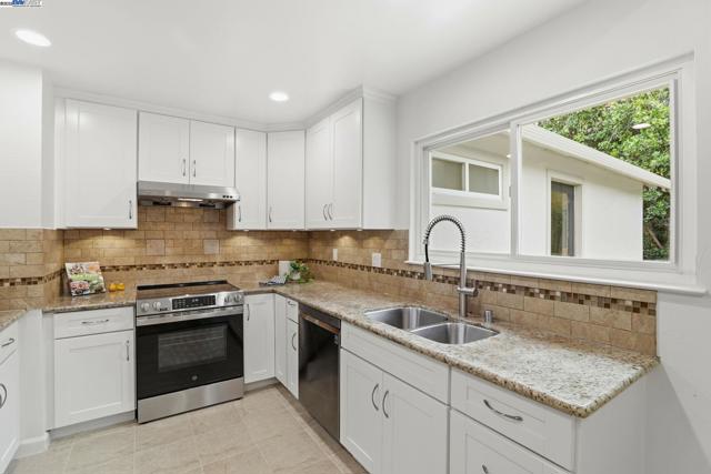 240 Carmelita Pl, Fremont CA: https://media.crmls.org/mediaz/79dd6da2-80f2-4a48-bb2f-502a4b9e51fb.jpg