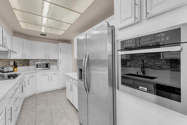 910 Island Drive #112, Rancho Mirage, CA 92270