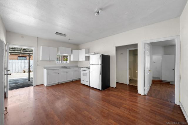 2980 K St, San Diego CA: https://media.crmls.org/mediaz/79de5547-10fb-482b-91fb-9bc1c590bcf8.jpg