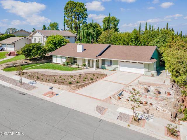 2085 Rayshire Street, Thousand Oaks CA: https://media.crmls.org/mediaz/79dfb0e3-d249-4ef4-afdd-648265f135d9.jpg
