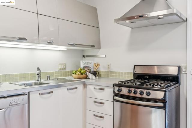 1708 Derby St, Berkeley CA: https://media.crmls.org/mediaz/79dfc1e3-dd68-4aa0-8ea7-b1e076d6db4e.jpg