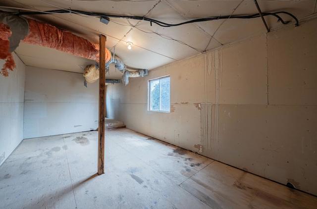 19400 Eden Court, Salinas CA: https://media.crmls.org/mediaz/79dfeb6d-d21e-4bf0-b875-2b4ec5f60163.jpg