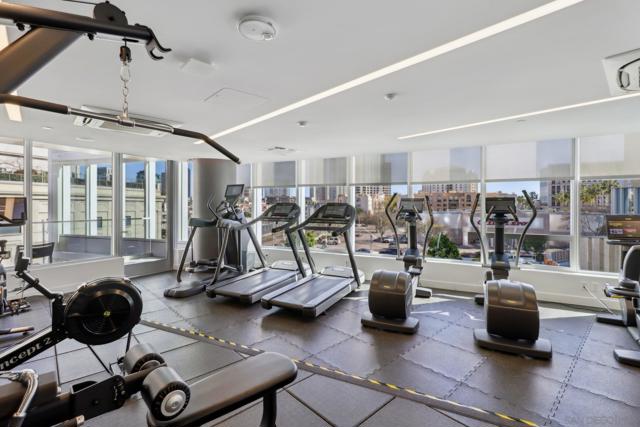 888 W E St, San Diego CA: https://media.crmls.org/mediaz/79e11498-8aac-4750-b21f-627422cb7f74.jpg