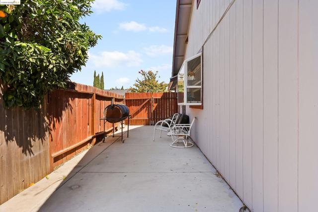 Image 28 of 39 For 8038 Torrente Way