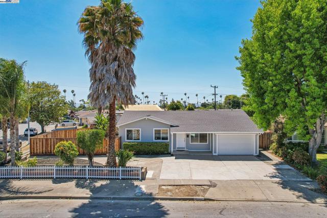 39681 Sundale Dr, Fremont CA: https://media.crmls.org/mediaz/79e1eca0-00f3-4aa1-80e3-b43a5498988a.jpg
