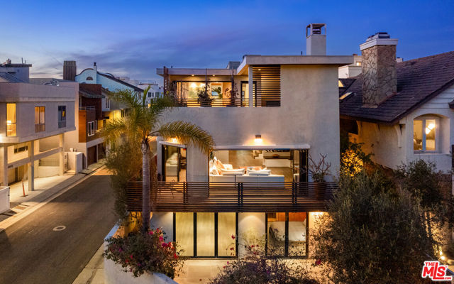 4616 Roma Court, Marina del Rey CA: https://media.crmls.org/mediaz/79e1eeb3-fa3e-4ed4-a969-545c8ed0398a.jpg
