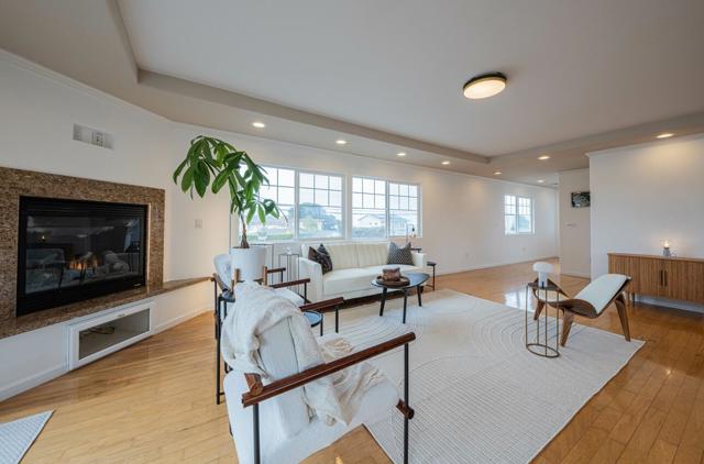1316 Wanda Avenue, Seaside CA: https://media.crmls.org/mediaz/79e3832e-da54-4ab2-829e-5f62d2933e29.jpg
