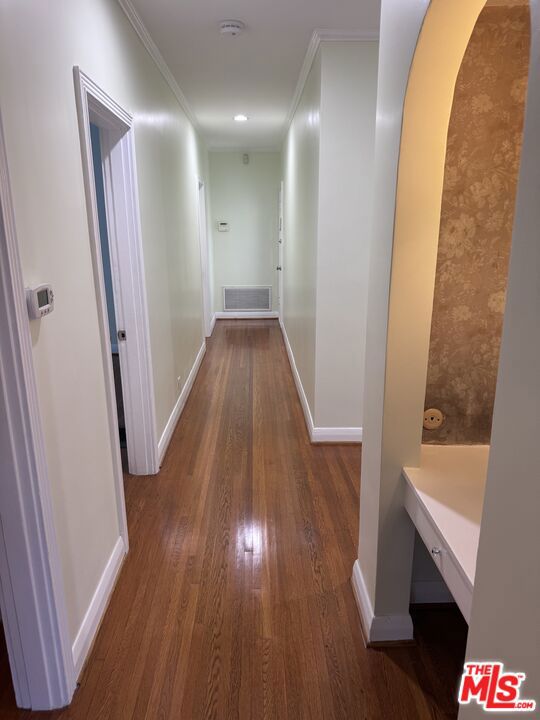 621 S Highland Avenue, Los Angeles CA: https://media.crmls.org/mediaz/79e3932a-e580-43e5-8b12-4c1337081c1a.jpg
