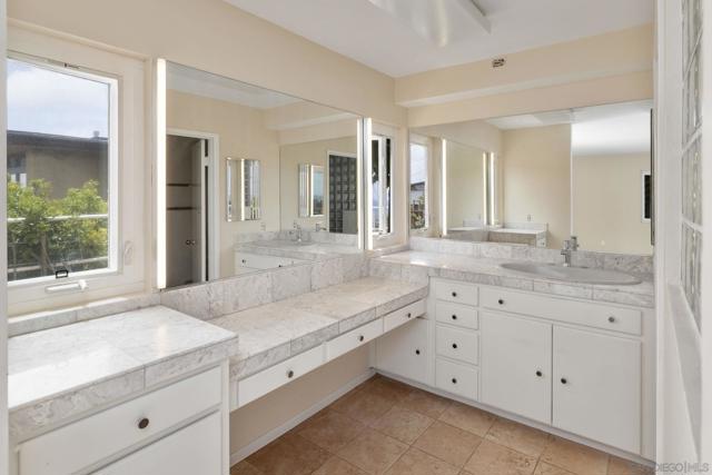 5476 Castle Hills Dr, San Diego CA: https://media.crmls.org/mediaz/79e3e26e-a99f-4897-a1ab-b681aca26e48.jpg