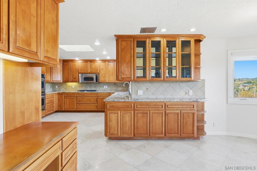 2448 Royal Crest - photo 12