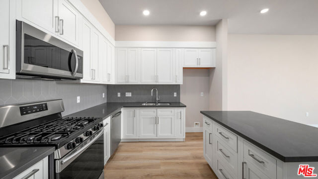 927 Fedora Street, Los Angeles CA: https://media.crmls.org/mediaz/79e4afd7-235c-4dc2-931f-63e7089b2609.jpg