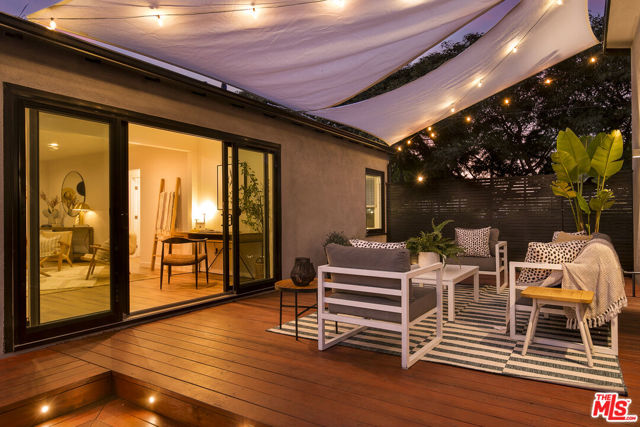 3744 Redwood Avenue, Los Angeles CA: https://media.crmls.org/mediaz/79e4c816-13d2-4318-9c32-bbecb280f192.jpg