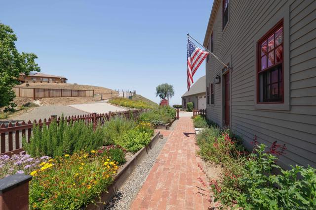 17743 S Mesa Drive, Pauma Valley CA: https://media.crmls.org/mediaz/79e50136-0017-486b-bf84-8b6fe2c11ce4.jpg