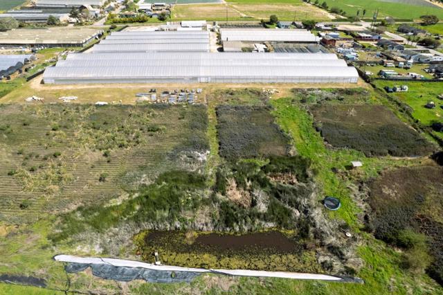 2150 Elkhorn Road, Castroville CA: https://media.crmls.org/mediaz/79e50a0c-944a-4953-8c83-07873b4a99c7.jpg