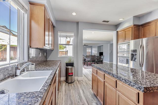 799 Ellerbrook St, Mountain House CA: https://media.crmls.org/mediaz/79e51a1f-b02b-4ca4-950d-fb357c7dc7e4.jpg