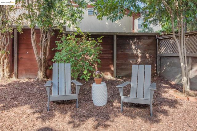 5318 Fleming Avenue, Oakland CA: https://media.crmls.org/mediaz/79e558eb-ec66-43bc-a47c-4a03aab638be.jpg