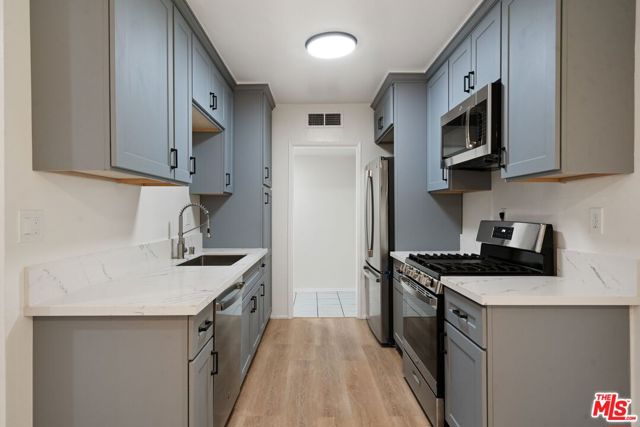 6133 Whitsett Avenue, 24 photo 7