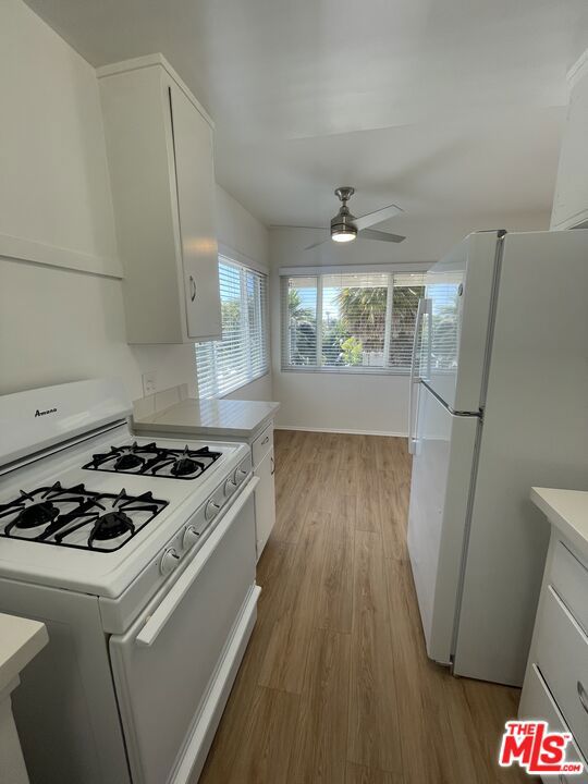 8420 Gulana Avenue, Playa del Rey CA: https://media.crmls.org/mediaz/79e5e432-6833-42f0-bee8-96297eb63f07.jpg