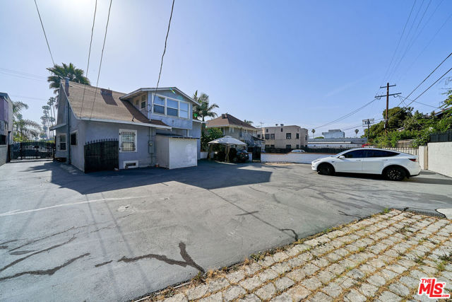 1934 Western Avenue, Los Angeles, California 90018, 8 Bedrooms Bedrooms, ,4 BathroomsBathrooms,Single Family Residence,For Sale,Western,24409155