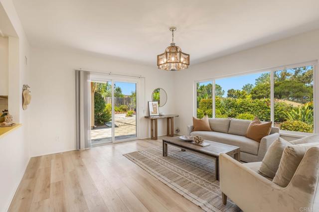 Detail Gallery Image 13 of 34 For 2476 Pinewood St, Del Mar,  CA 92014 - 3 Beds | 2 Baths