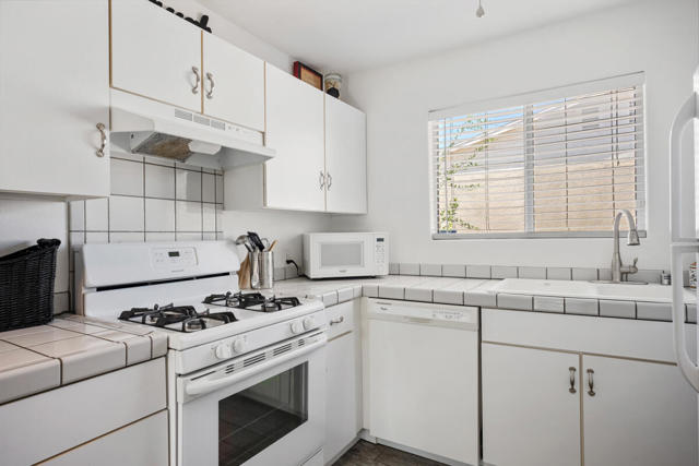52775 Avenida Bermudas, La Quinta CA: https://media.crmls.org/mediaz/79e64c9b-7726-41e0-818f-befcd93e68d6.jpg