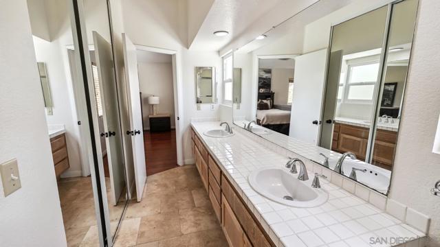 27468 Rosebay Ct, Temecula CA: https://media.crmls.org/mediaz/79e670b1-2d51-49f0-8ff3-357eed7306f9.jpg