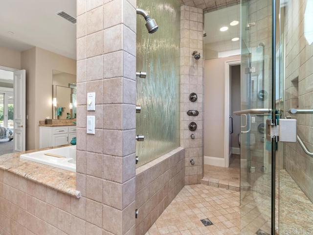 6095 Lake Vista Drive, Bonsall CA: https://media.crmls.org/mediaz/79e67658-5cc8-4a75-a28a-45362cca2047.jpg