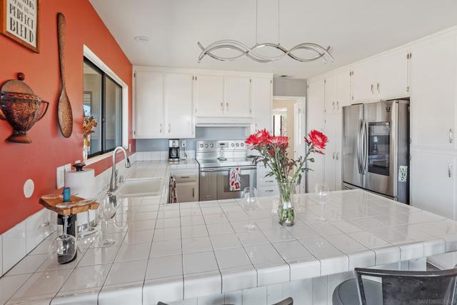 Kitchen at the breakfast bar