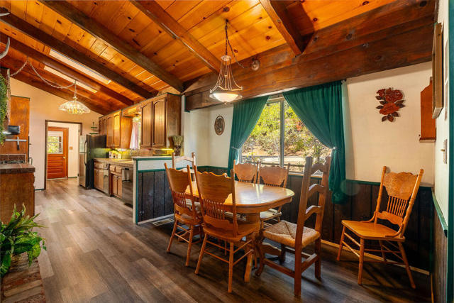 25580 Fir Street Street, Idyllwild CA: https://media.crmls.org/mediaz/79e72fb4-3556-4e8b-96c6-080a09b59d89.jpg