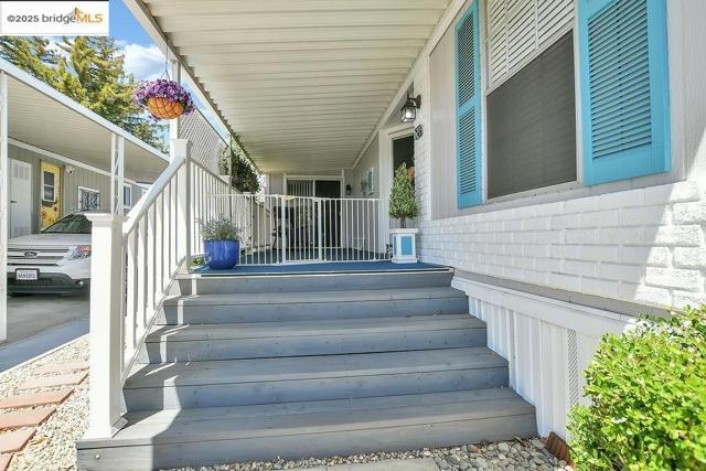 237 Aloha Way, Pittsburg CA: https://media.crmls.org/mediaz/79e744a0-9b3b-4a87-82a3-28444e43ad4e.jpg